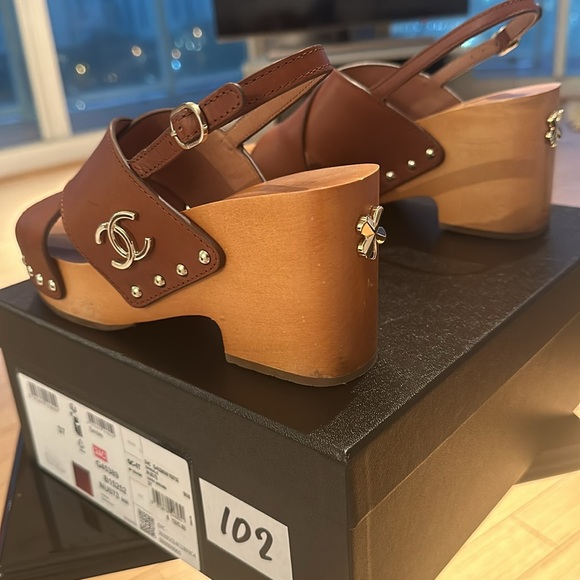 CHANEL dark brown/rust colored sandals 2024 cruise collection size 7 - Picture 3 of 6